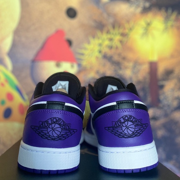 SOLD Men’s Jordan 1 Low court purple - Picture 2 of 5